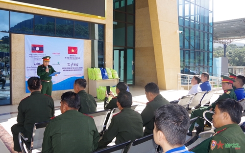 Bộ Chỉ huy quân sự tỉnh Thừa Thiên Huế tặng gạo các đơn vị Quân đội Lào